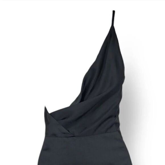 NEW Whyte Valentyne Twist Knot Asymmetrical Hem Silky Satin Gown in Black - Picture 7 of 10